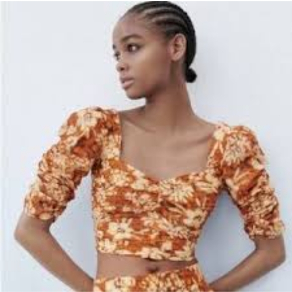 Zara Women's Orange Floral Top, crop,NWT, small, ruched 3/4 sleeves - Picture 2 of 11